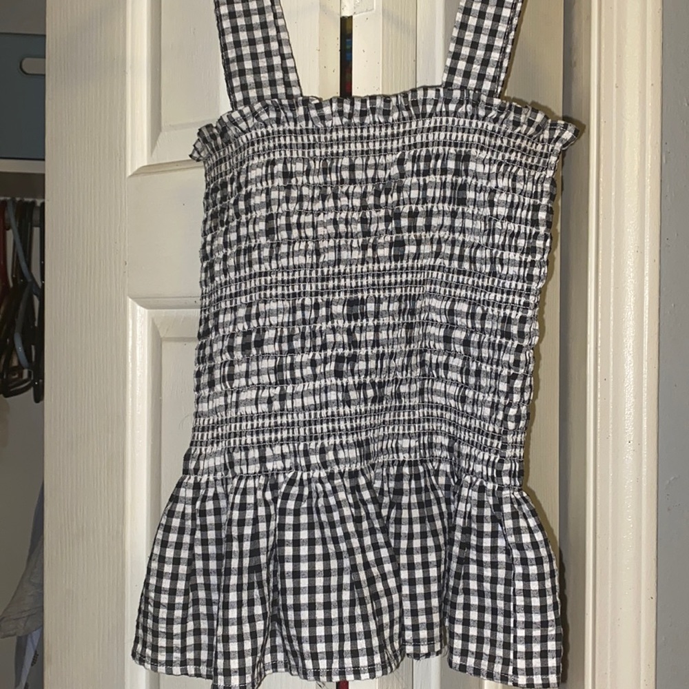Fitted tank with a flare at bottom